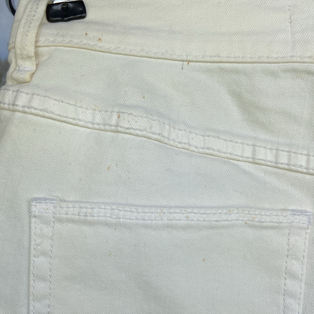 Abercrombie & Fitch high rise shorts. Distressed‎ white. NWT 27 (flaw) - Picture 4 of 4